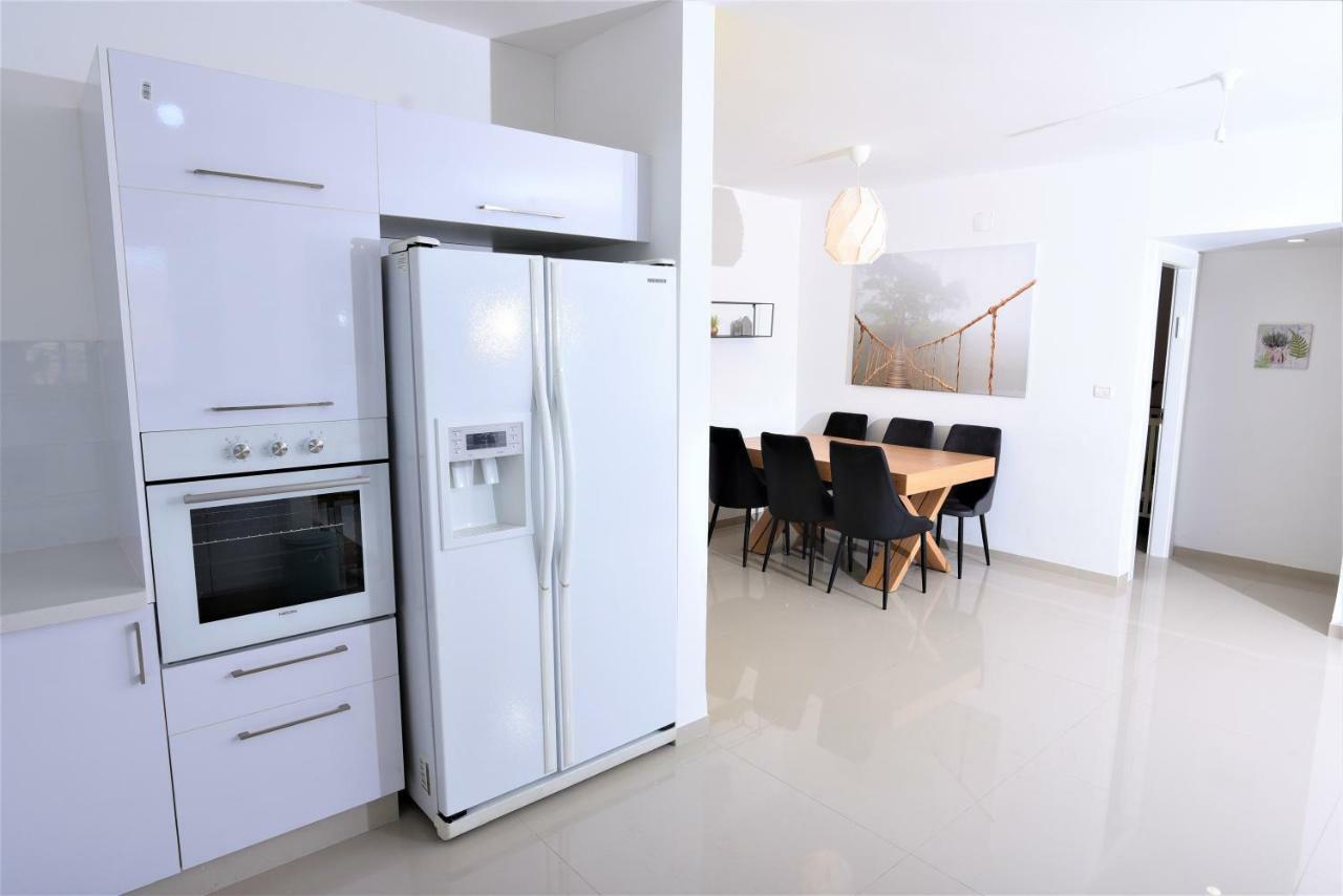 Aristone Luxury Apartment Tiberias Exteriör bild