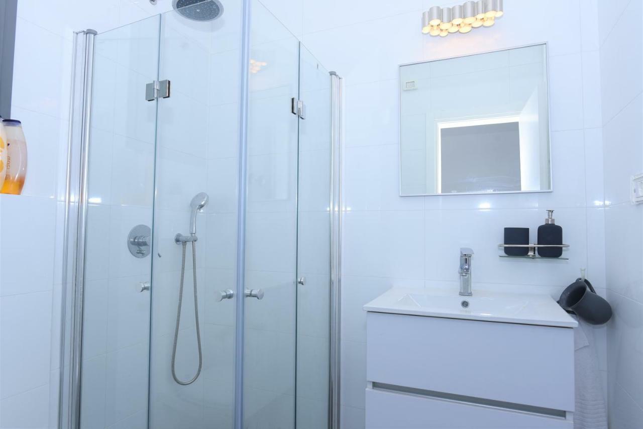 Aristone Luxury Apartment Tiberias Exteriör bild